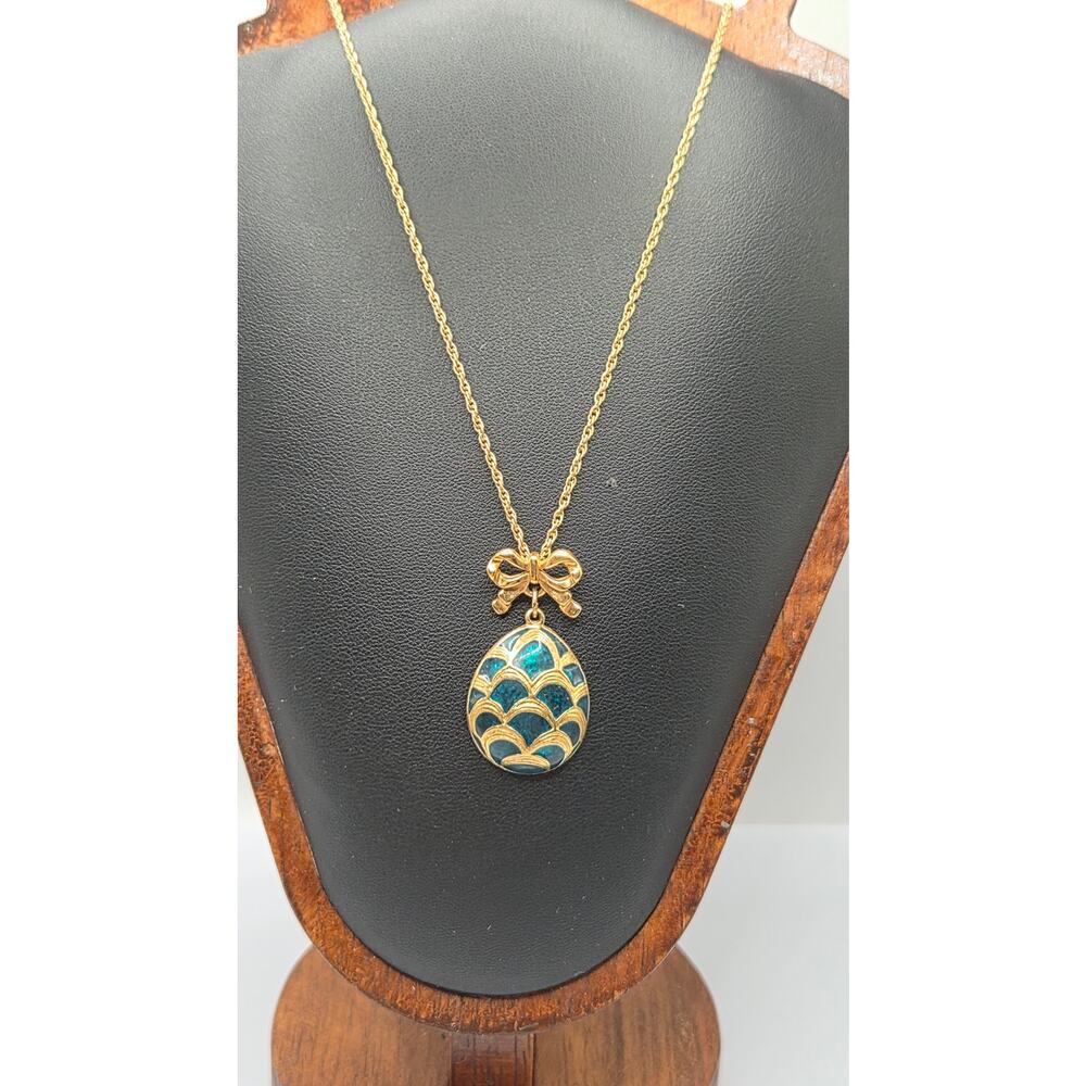 Vintage Avon Teal Enamel Egg Pendant Necklace Gold Tone Bow